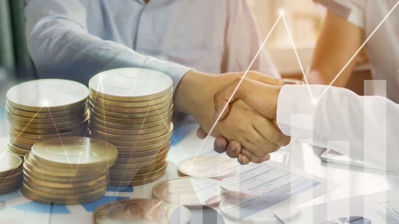 vecteezy_two-people-shaking-hands-with-money-overlay_1967574